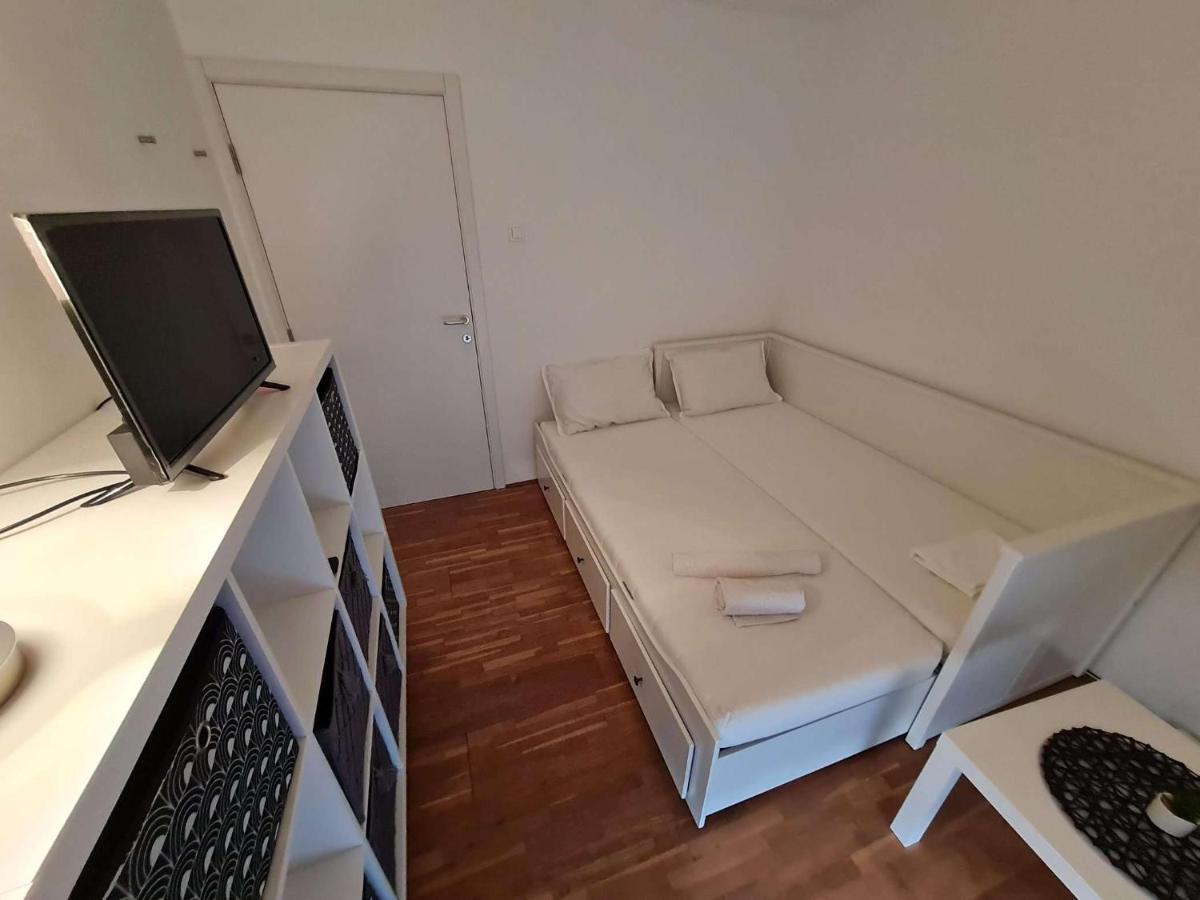 Apartmani Lovre I Zara מראה חיצוני תמונה