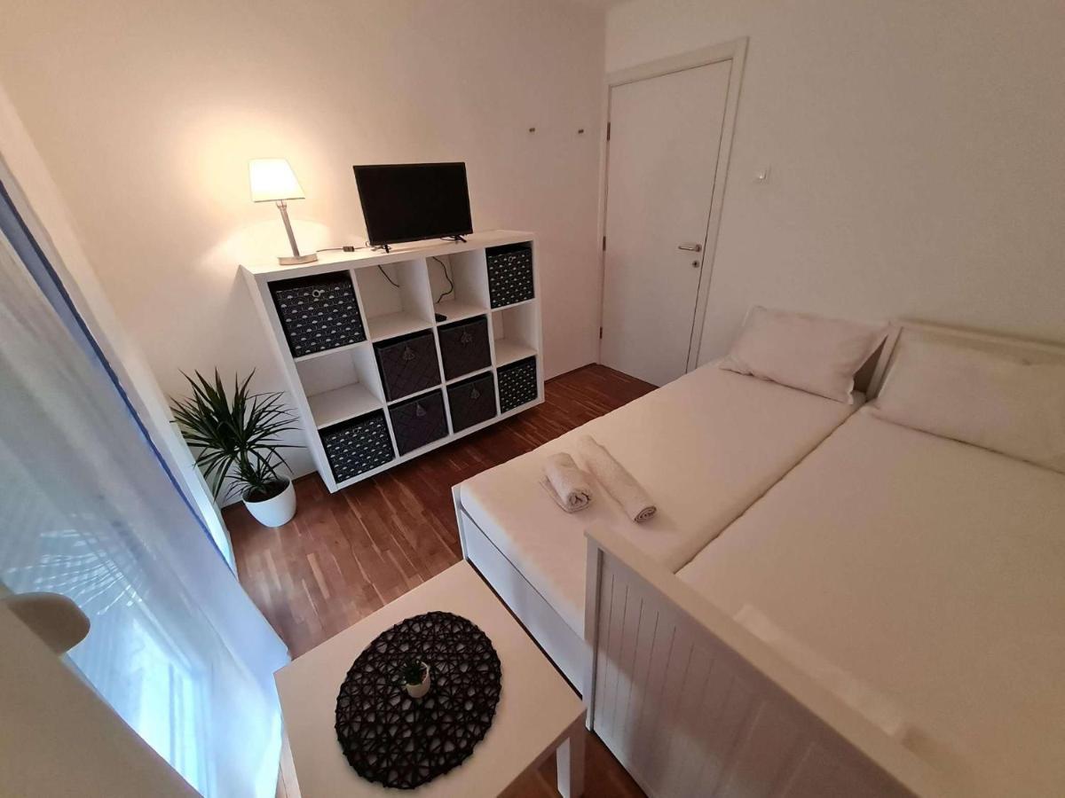 Apartmani Lovre I Zara מראה חיצוני תמונה