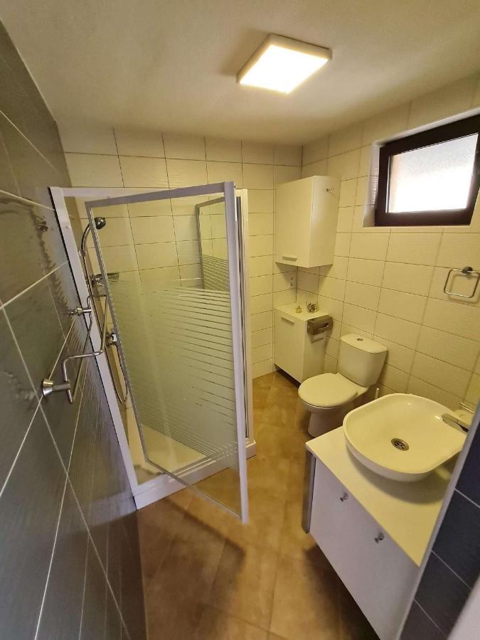 Apartmani Lovre I Zara מראה חיצוני תמונה