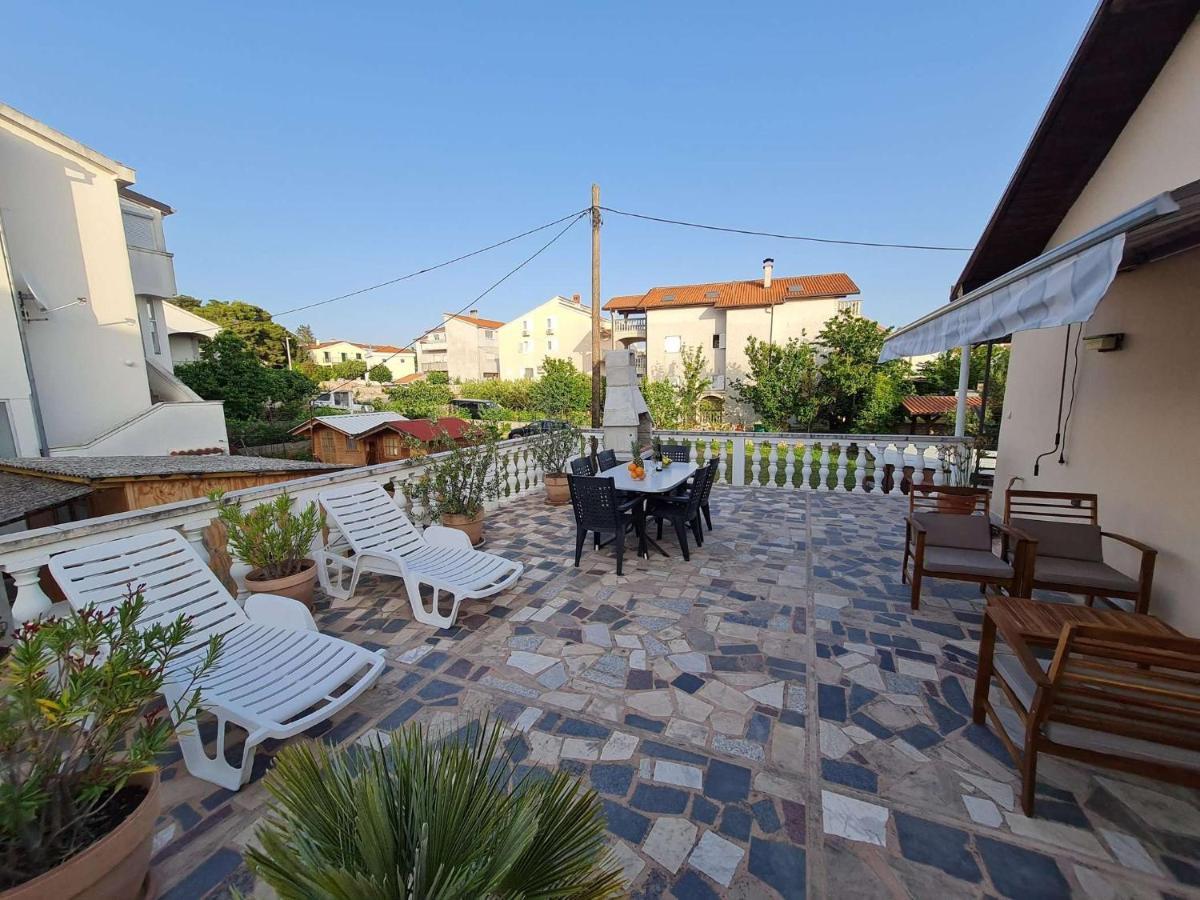 Apartmani Lovre I Zara מראה חיצוני תמונה