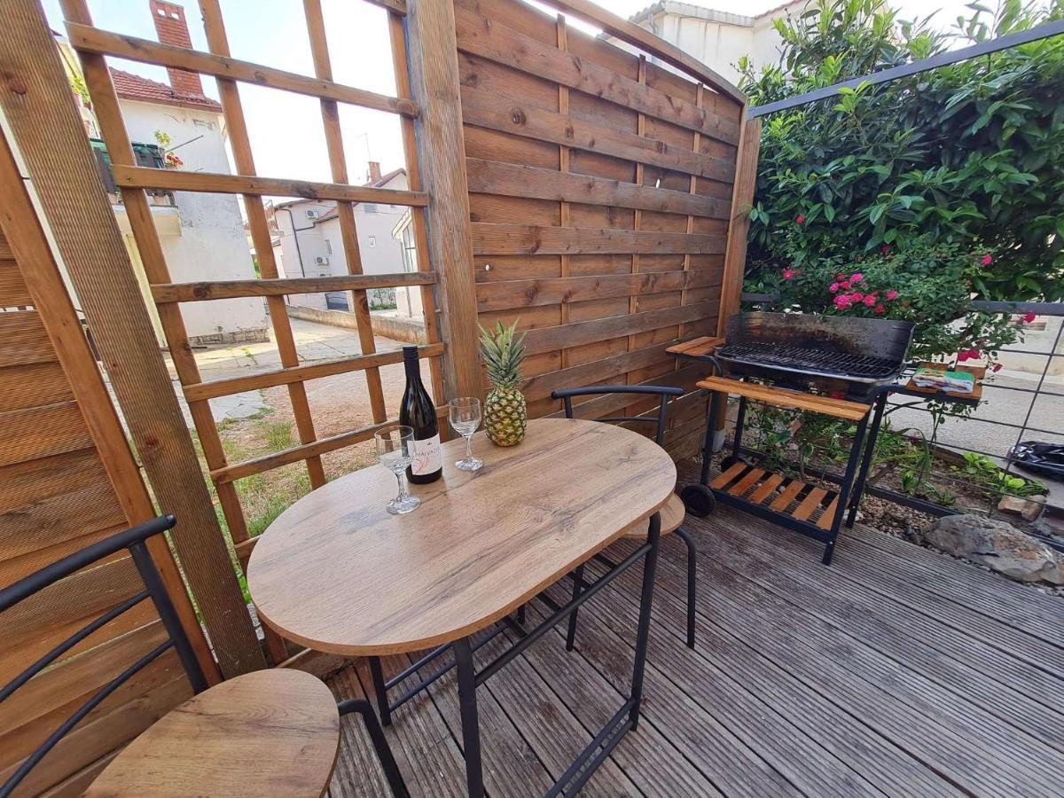 Apartmani Lovre I Zara מראה חיצוני תמונה