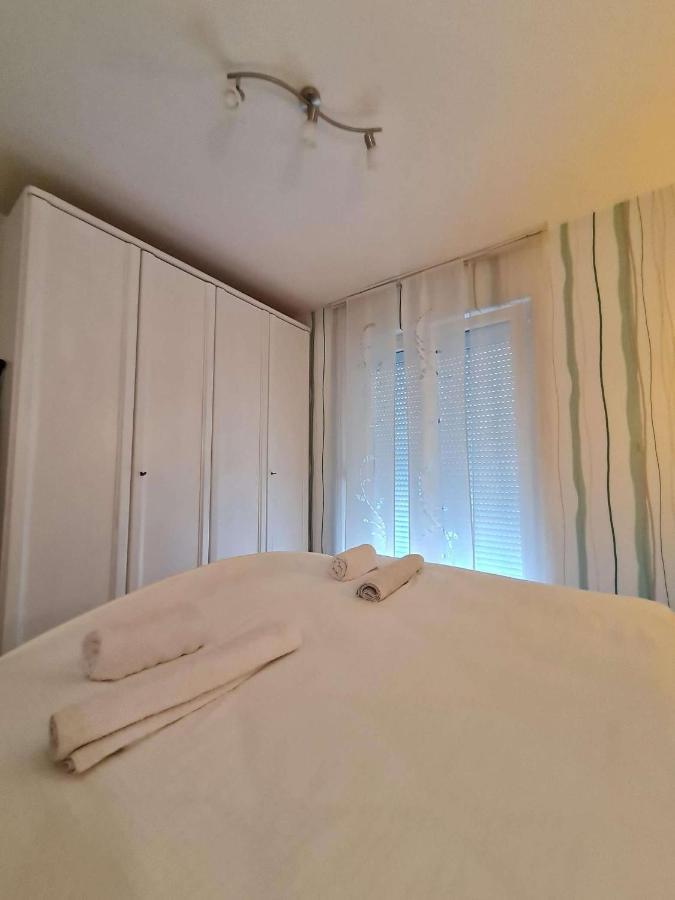 Apartmani Lovre I Zara מראה חיצוני תמונה