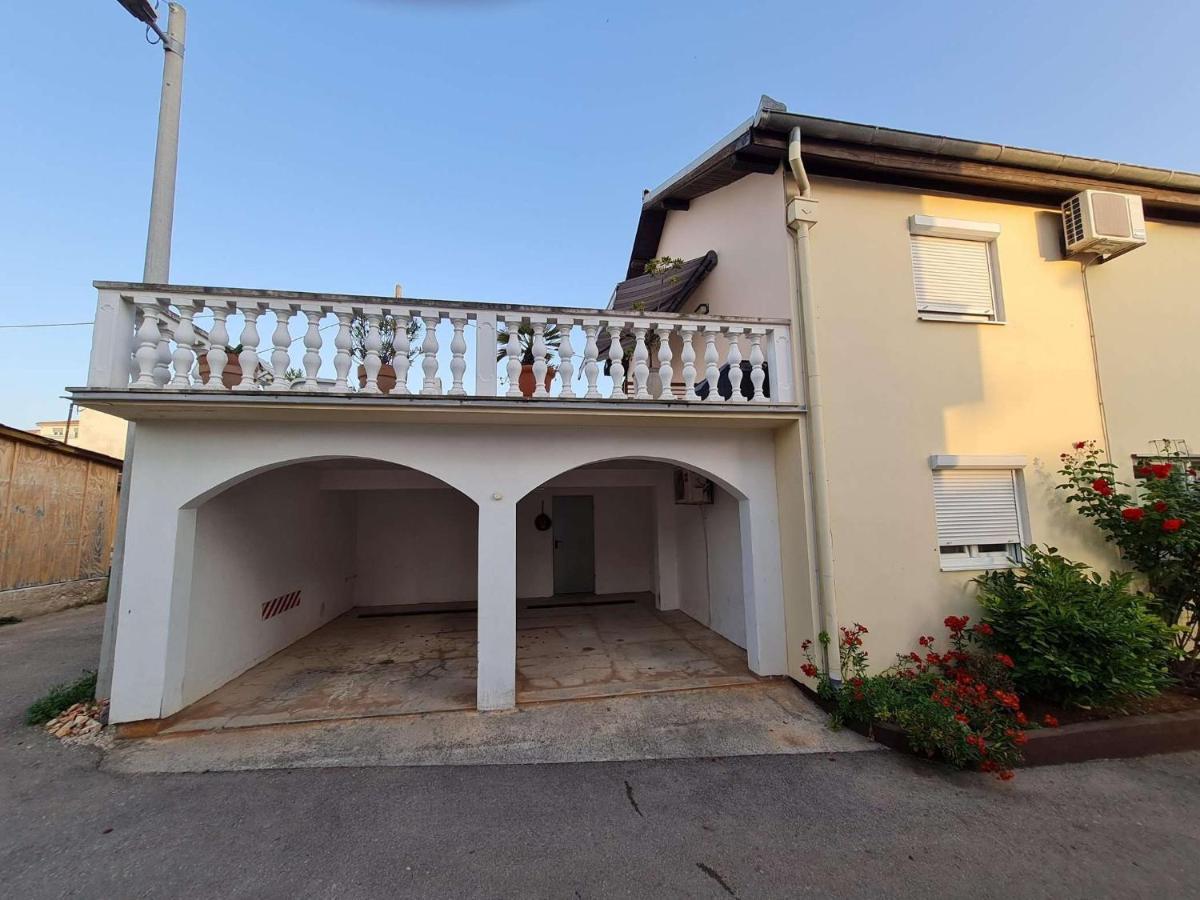 Apartmani Lovre I Zara מראה חיצוני תמונה