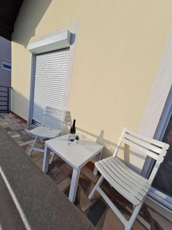 Apartmani Lovre I Zara מראה חיצוני תמונה