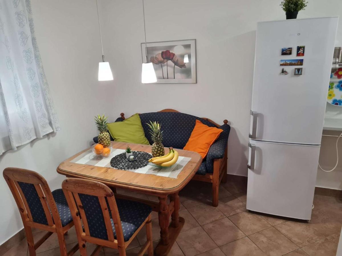 Apartmani Lovre I Zara מראה חיצוני תמונה