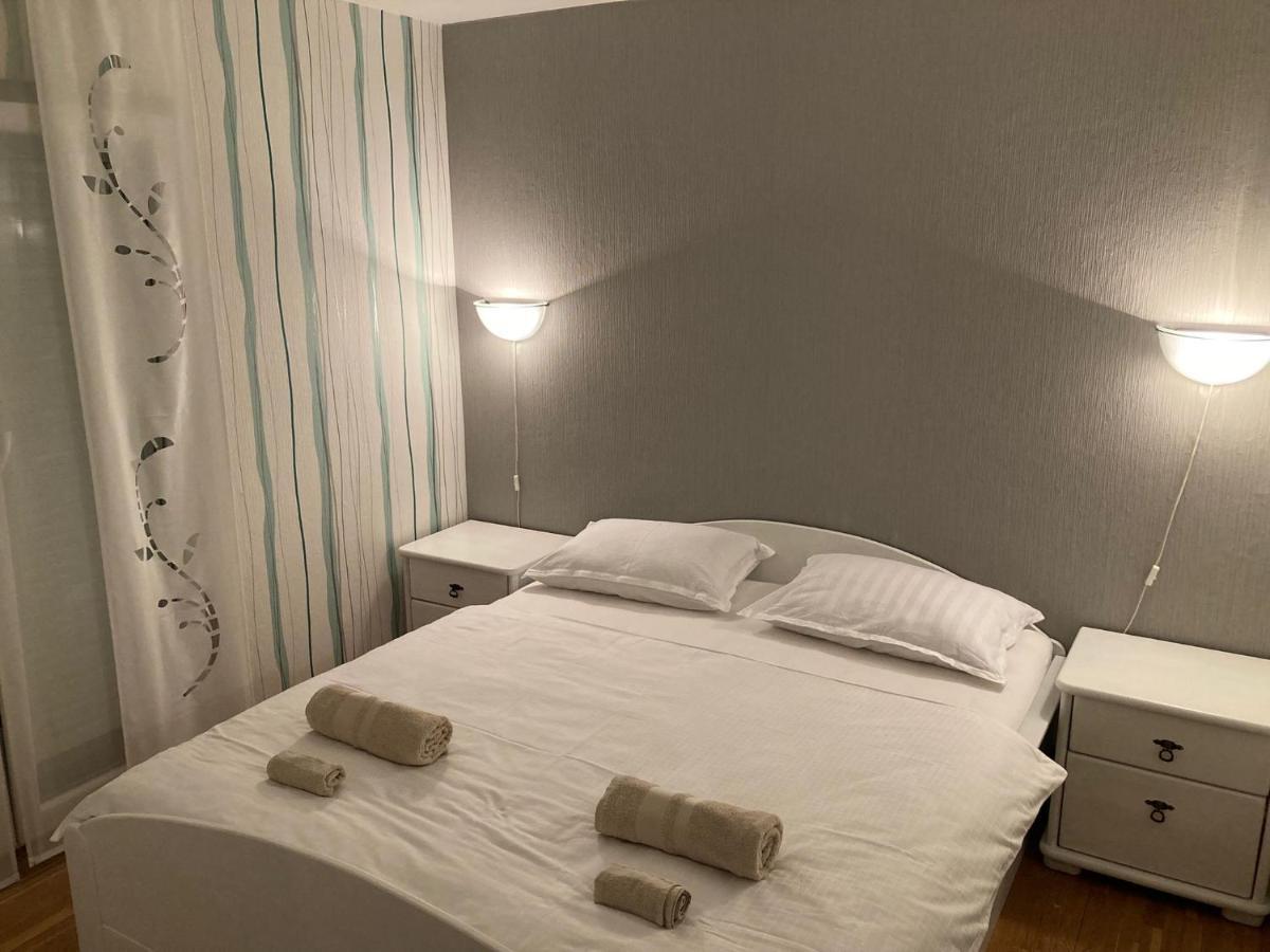 Apartmani Lovre I Zara מראה חיצוני תמונה