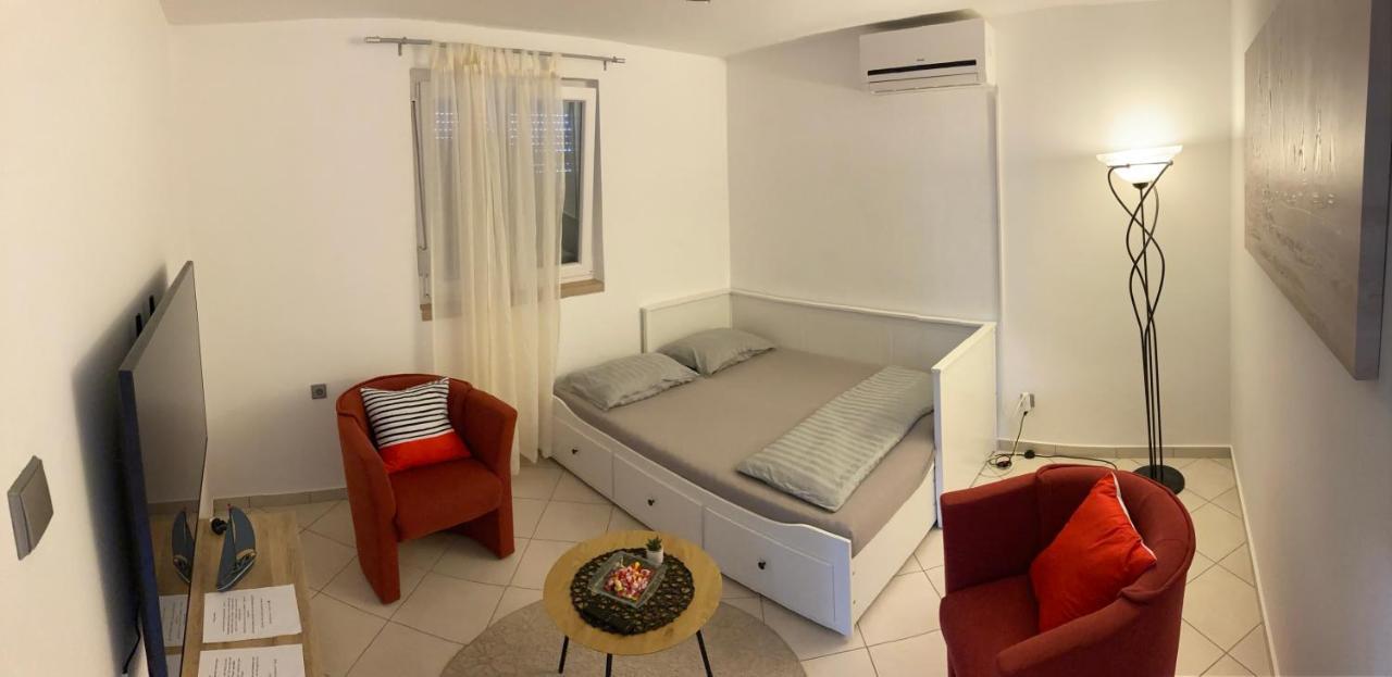 Apartmani Lovre I Zara מראה חיצוני תמונה