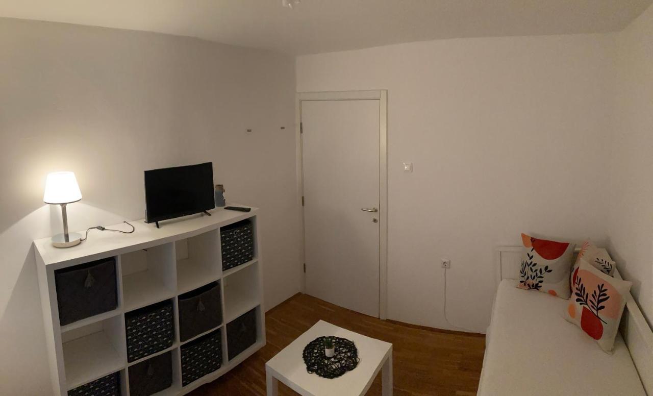 Apartmani Lovre I Zara מראה חיצוני תמונה